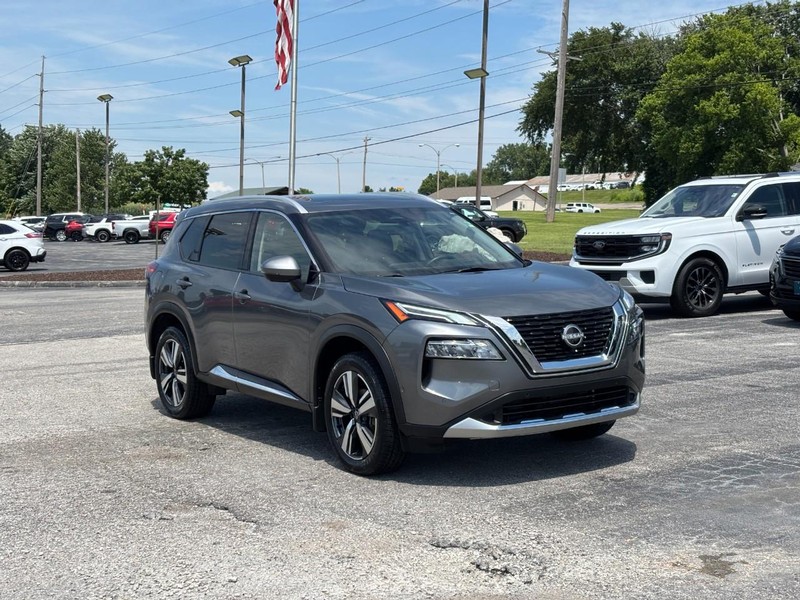 Nissan Rogue Vehicle Full-screen Gallery Image 7