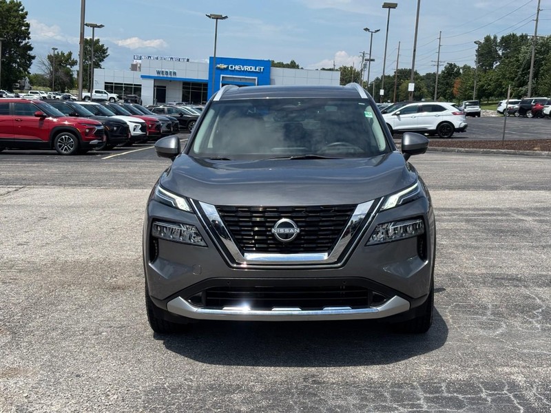 Nissan Rogue Vehicle Full-screen Gallery Image 8
