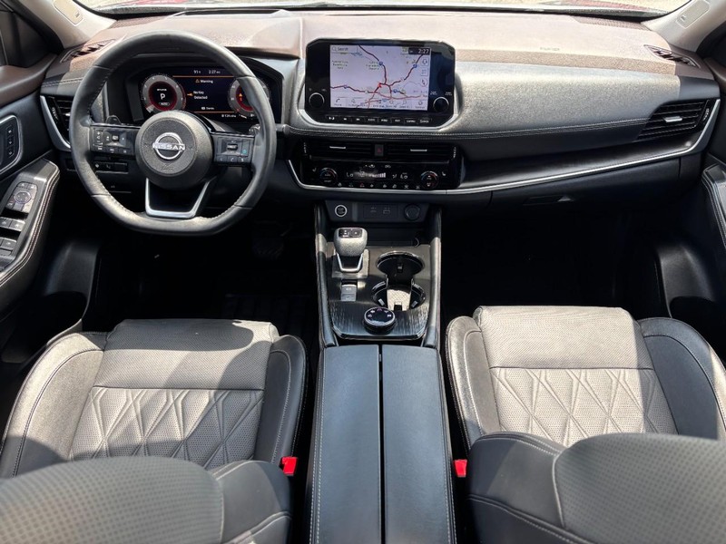 Nissan Rogue Vehicle Full-screen Gallery Image 11