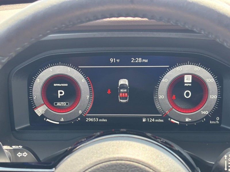 Nissan Rogue Vehicle Full-screen Gallery Image 19