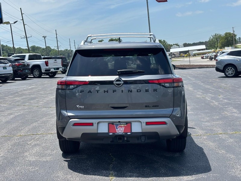 Nissan Pathfinder Vehicle Full-screen Gallery Image 4