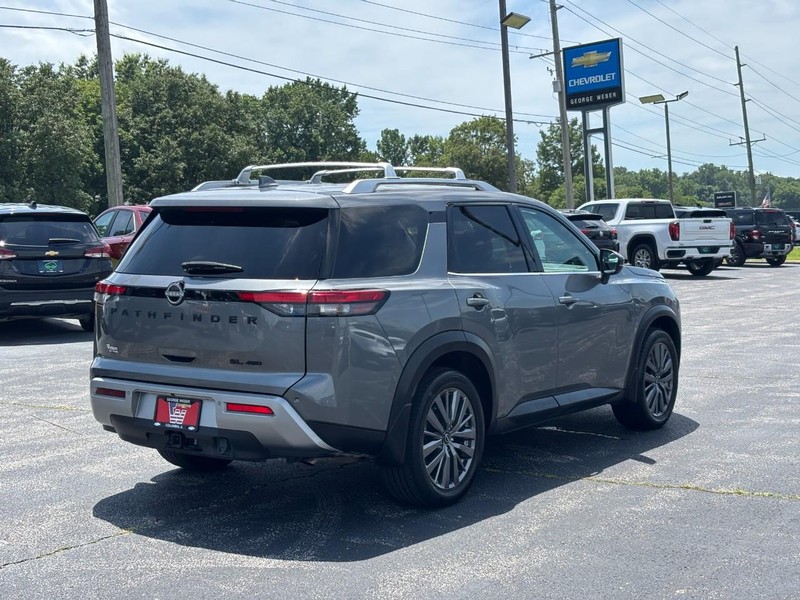 Nissan Pathfinder Vehicle Full-screen Gallery Image 5