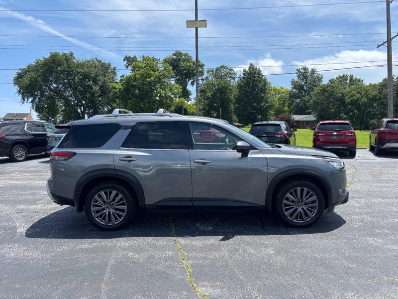 Nissan Pathfinder Vehicle Full-screen Gallery Image 6
