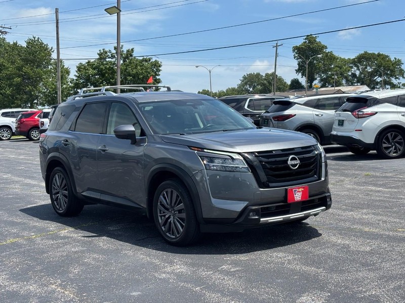 Nissan Pathfinder Vehicle Full-screen Gallery Image 7