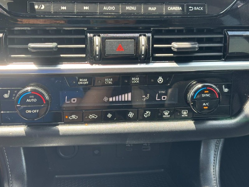 Nissan Pathfinder Vehicle Full-screen Gallery Image 23