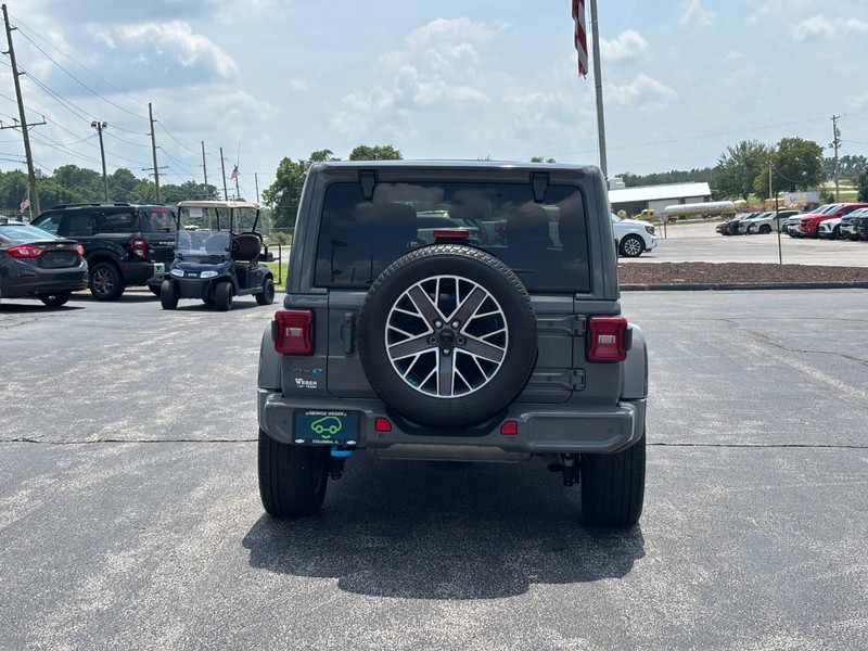 Jeep Wrangler 4xe Vehicle Full-screen Gallery Image 4
