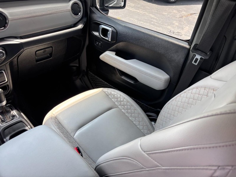 Jeep Wrangler 4xe Vehicle Full-screen Gallery Image 14
