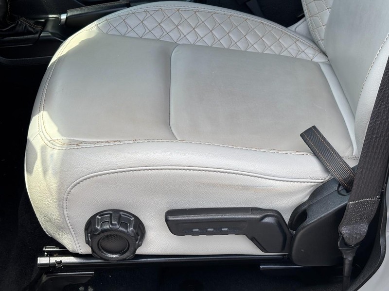 Jeep Wrangler 4xe Vehicle Full-screen Gallery Image 15
