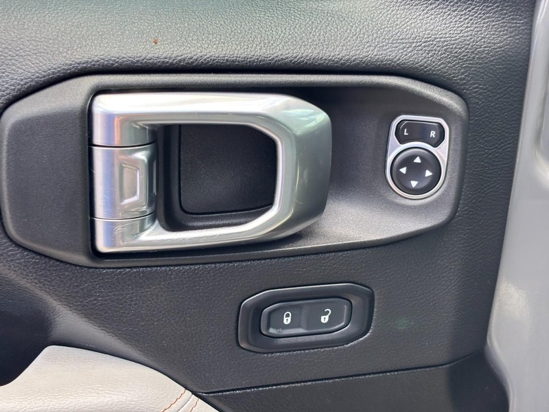 Jeep Wrangler 4xe Vehicle Full-screen Gallery Image 16