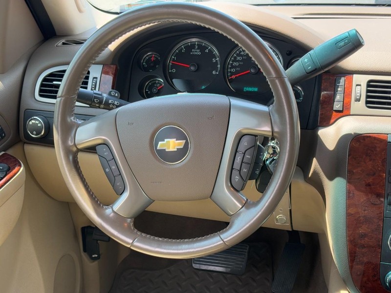 Chevrolet Silverado 1500 Vehicle Full-screen Gallery Image 12