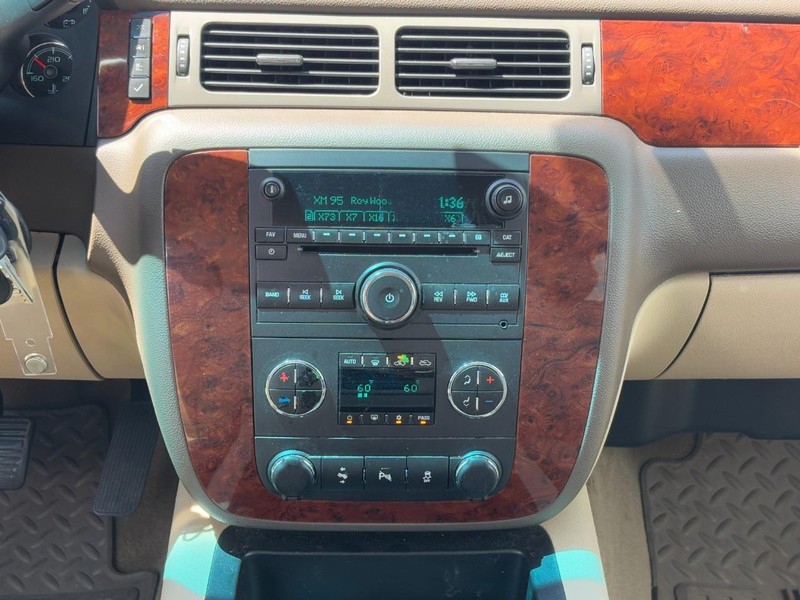 Chevrolet Silverado 1500 Vehicle Full-screen Gallery Image 13