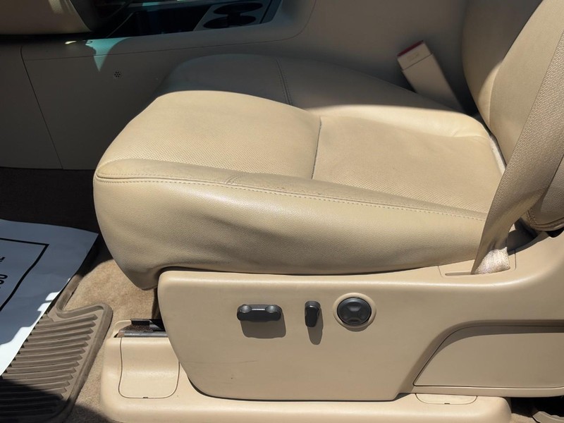 Chevrolet Silverado 1500 Vehicle Full-screen Gallery Image 15