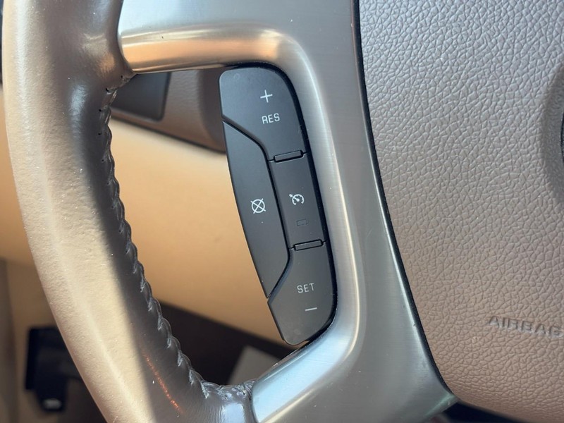 Chevrolet Silverado 1500 Vehicle Full-screen Gallery Image 17