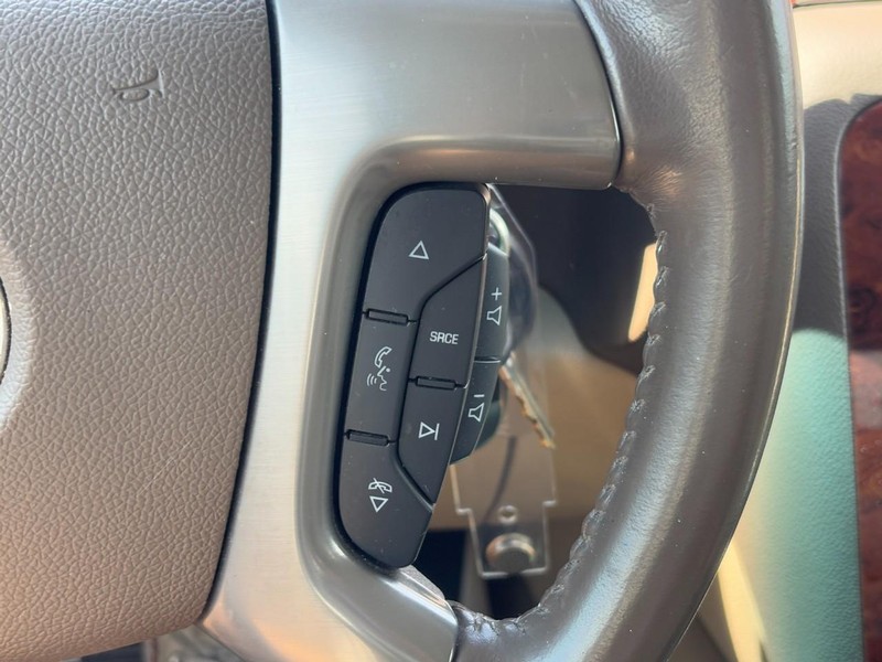 Chevrolet Silverado 1500 Vehicle Full-screen Gallery Image 18