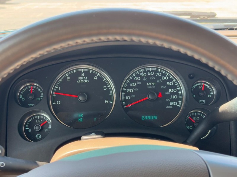 Chevrolet Silverado 1500 Vehicle Full-screen Gallery Image 19