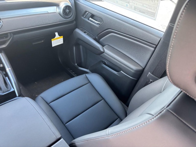 Chevrolet Colorado Vehicle Full-screen Gallery Image 9
