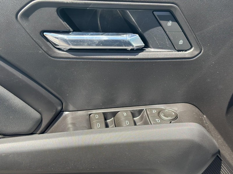 Chevrolet Colorado Vehicle Full-screen Gallery Image 11