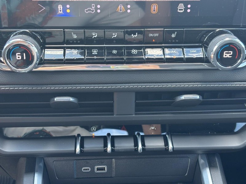Chevrolet Colorado Vehicle Full-screen Gallery Image 18