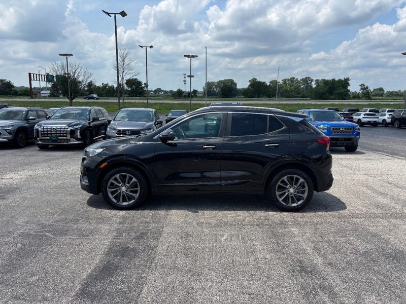 Buick Encore GX Vehicle Full-screen Gallery Image 02