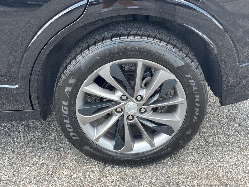 Buick Encore GX Vehicle Full-screen Gallery Image 09