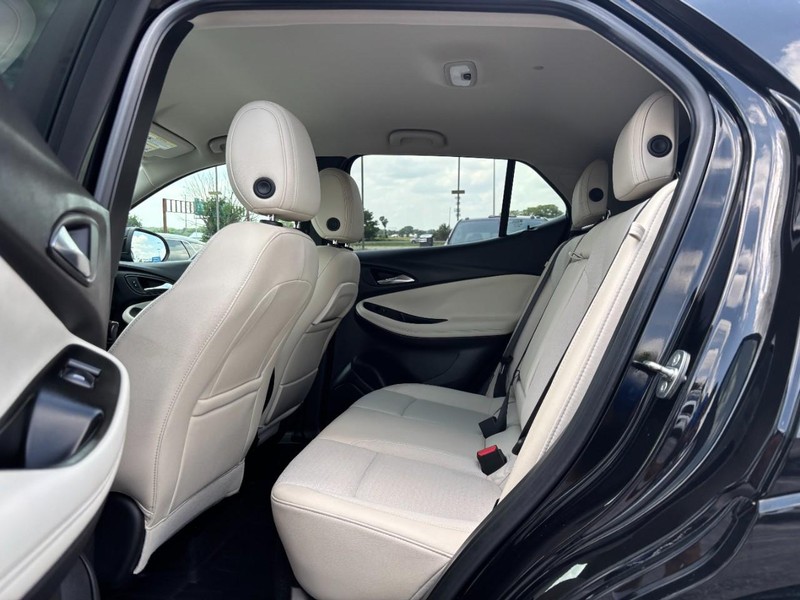 Buick Encore GX Vehicle Full-screen Gallery Image 10
