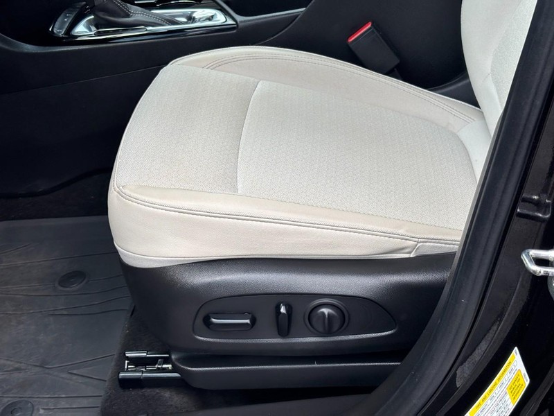 Buick Encore GX Vehicle Full-screen Gallery Image 15