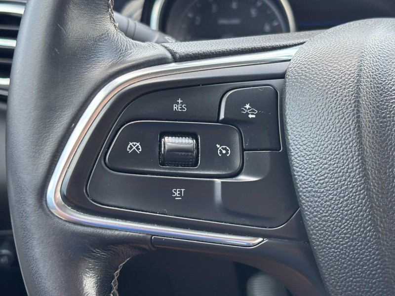 Buick Encore GX Vehicle Full-screen Gallery Image 17