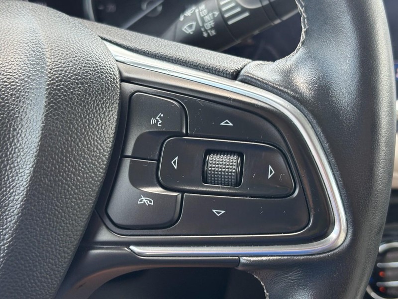 Buick Encore GX Vehicle Full-screen Gallery Image 18