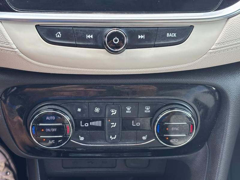 Buick Encore GX Vehicle Full-screen Gallery Image 22