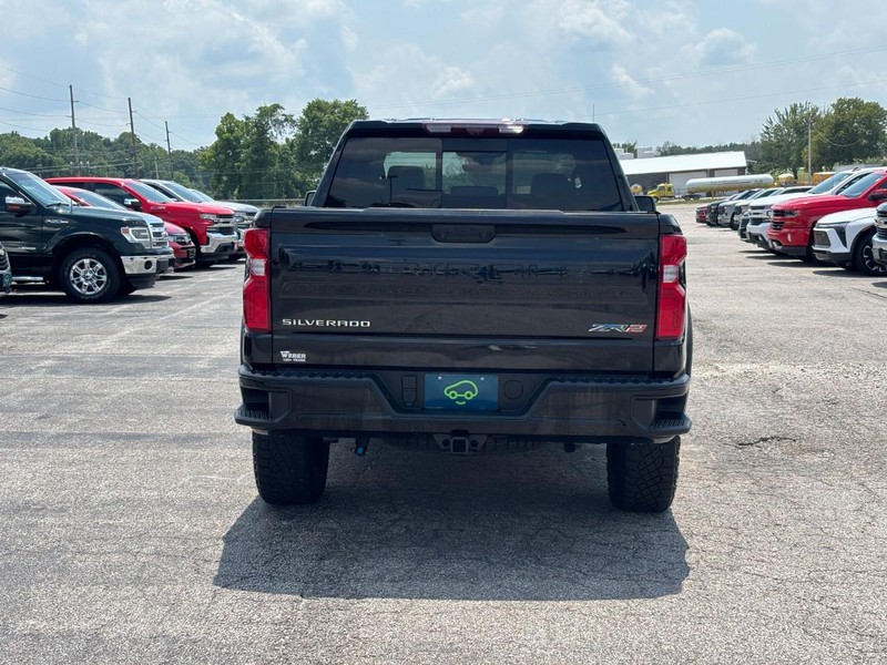 Chevrolet Silverado 1500 Vehicle Full-screen Gallery Image 4