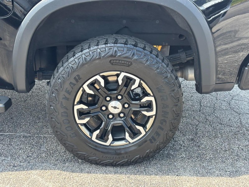 Chevrolet Silverado 1500 Vehicle Full-screen Gallery Image 9