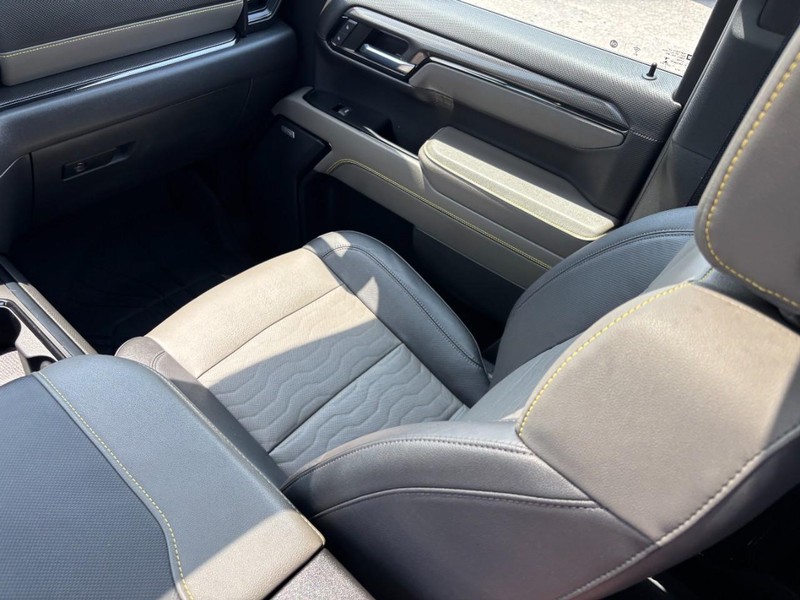 Chevrolet Silverado 1500 Vehicle Full-screen Gallery Image 15