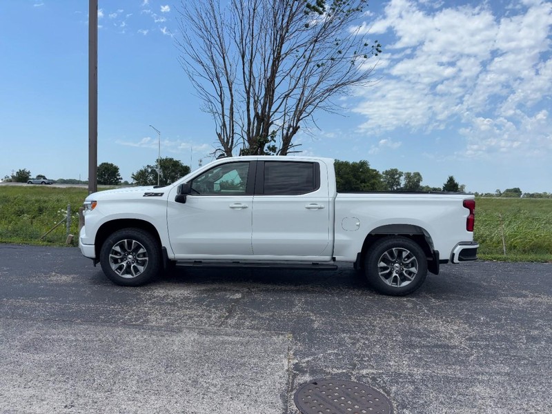 Chevrolet Silverado 1500 Vehicle Full-screen Gallery Image 2