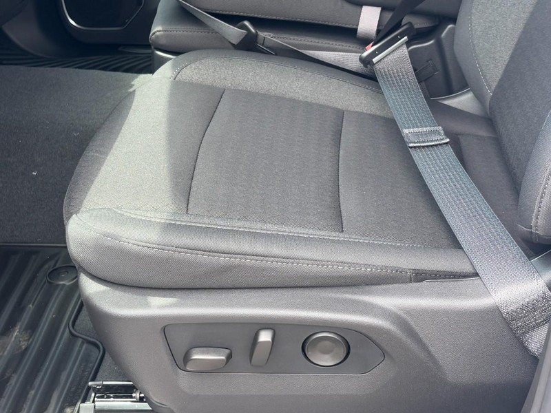 Chevrolet Silverado 1500 Vehicle Full-screen Gallery Image 10