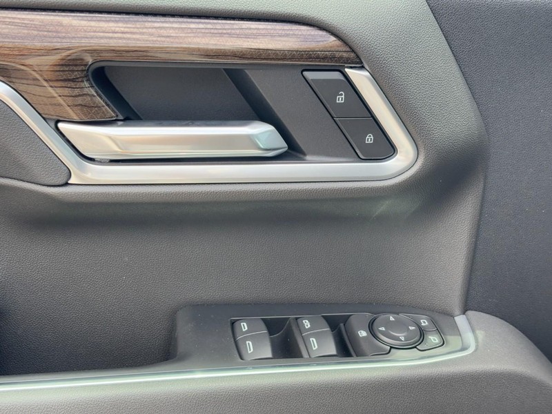Chevrolet Silverado 1500 Vehicle Full-screen Gallery Image 11