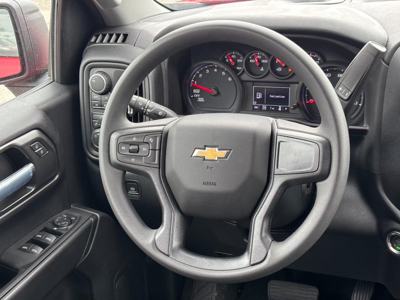 Chevrolet Silverado 1500 Vehicle Full-screen Gallery Image 7