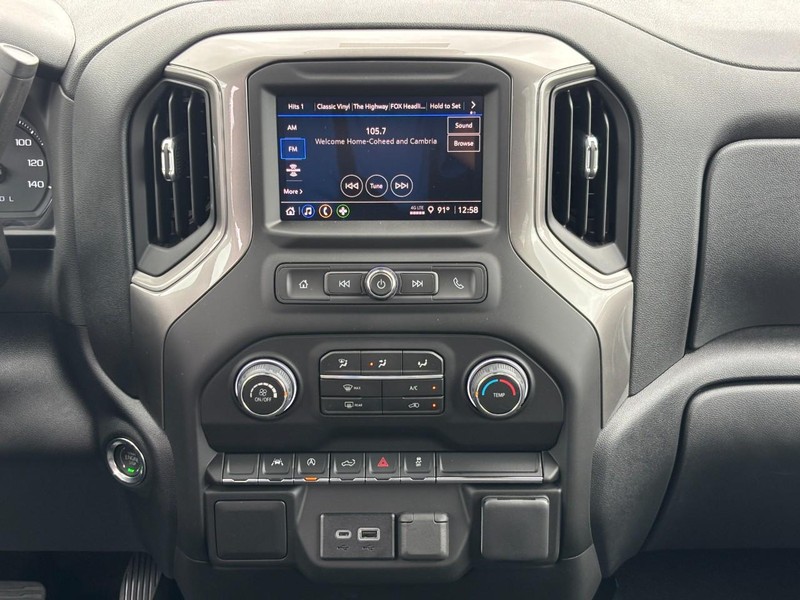Chevrolet Silverado 1500 Vehicle Full-screen Gallery Image 8