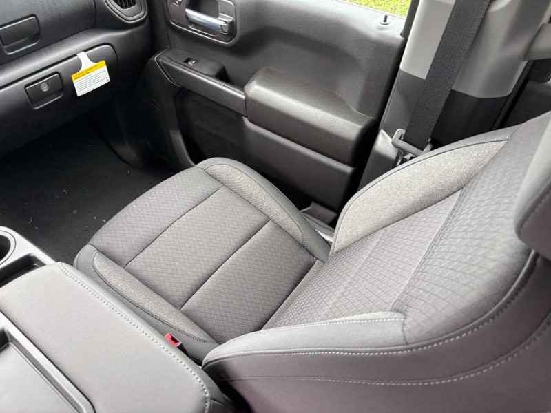 Chevrolet Silverado 1500 Vehicle Full-screen Gallery Image 9