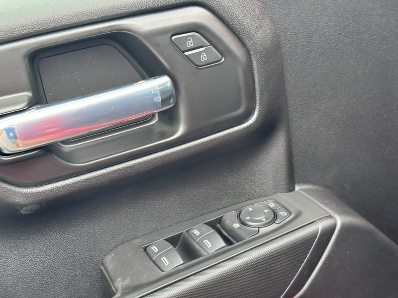 Chevrolet Silverado 1500 Vehicle Full-screen Gallery Image 11