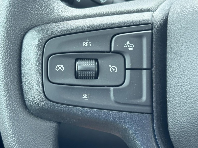 Chevrolet Silverado 1500 Vehicle Full-screen Gallery Image 12