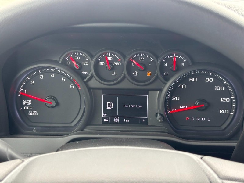 Chevrolet Silverado 1500 Vehicle Full-screen Gallery Image 13