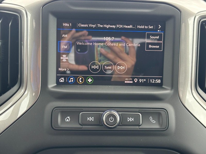 Chevrolet Silverado 1500 Vehicle Full-screen Gallery Image 14