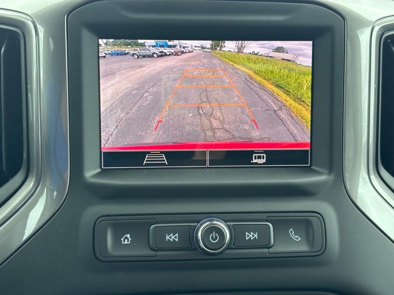 Chevrolet Silverado 1500 Vehicle Full-screen Gallery Image 15