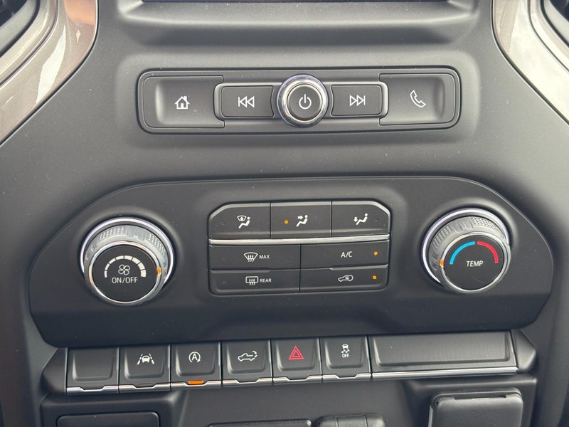 Chevrolet Silverado 1500 Vehicle Full-screen Gallery Image 16