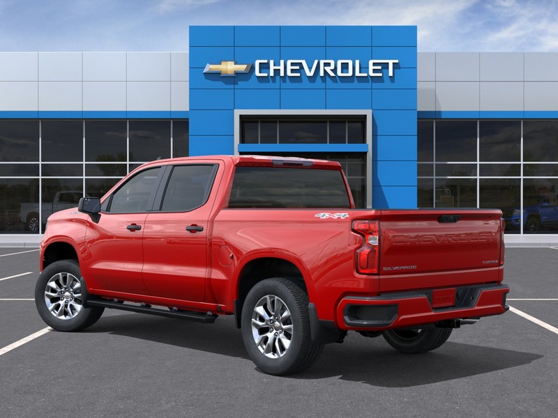 Chevrolet Silverado 1500 Vehicle Full-screen Gallery Image 3