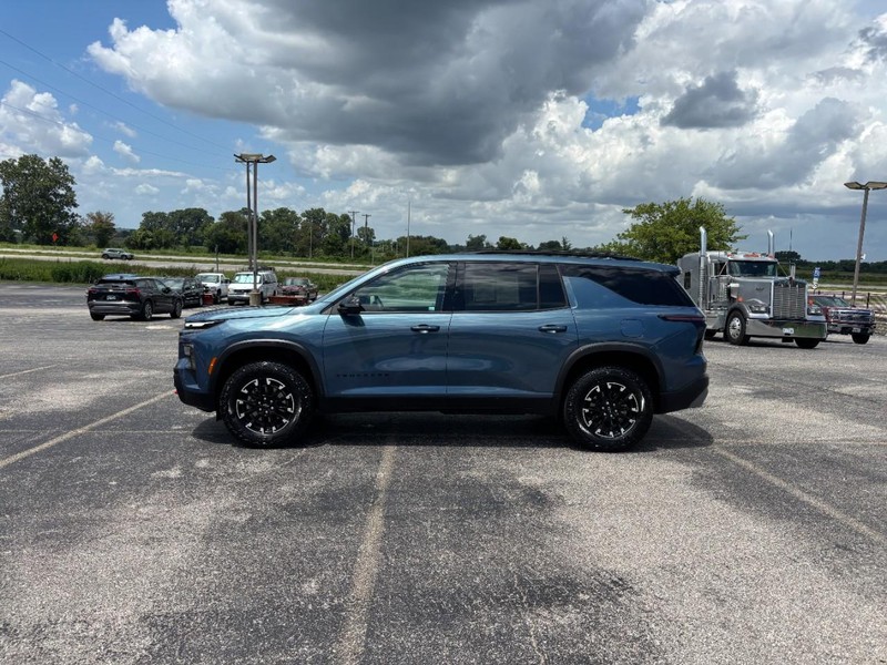 Chevrolet Traverse Vehicle Full-screen Gallery Image 2