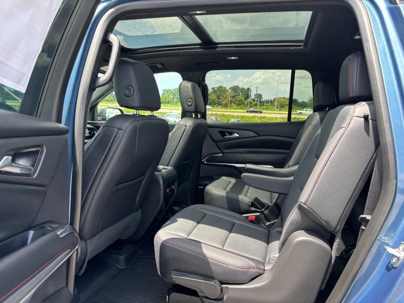 Chevrolet Traverse Vehicle Full-screen Gallery Image 11