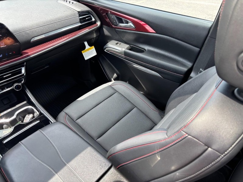Chevrolet Traverse Vehicle Full-screen Gallery Image 15