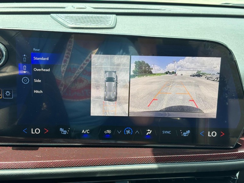 Chevrolet Traverse Vehicle Full-screen Gallery Image 22