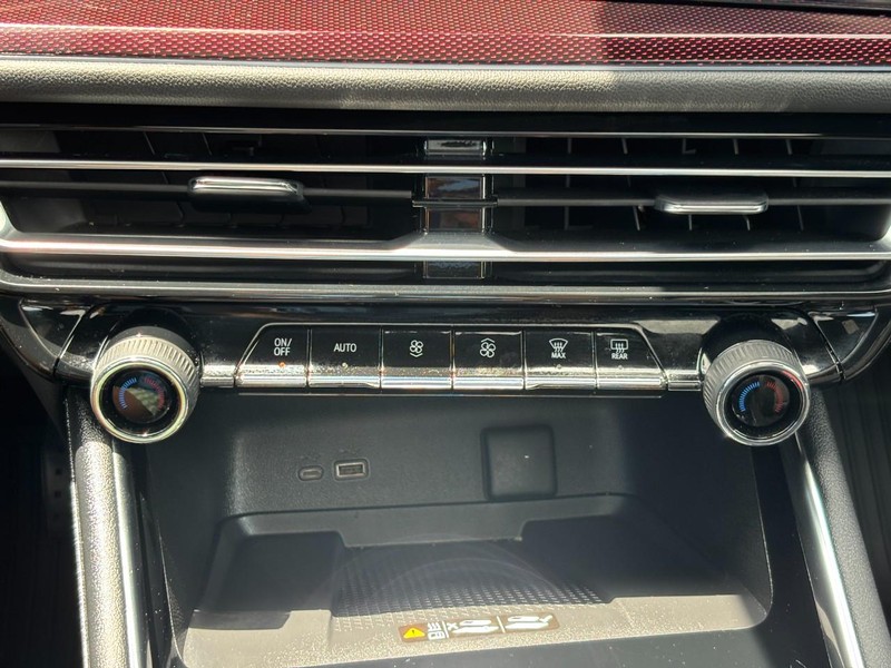 Chevrolet Traverse Vehicle Full-screen Gallery Image 23